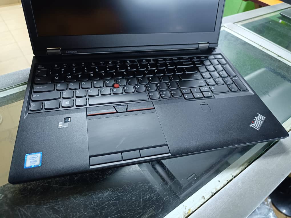 LENOVO P50